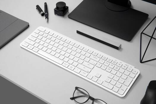 Keychron B6 Pro Wireless Keyboard, Full-Size, Ultra-Slim, English-Arabic Layout - Ivory White B6P-K8-AR